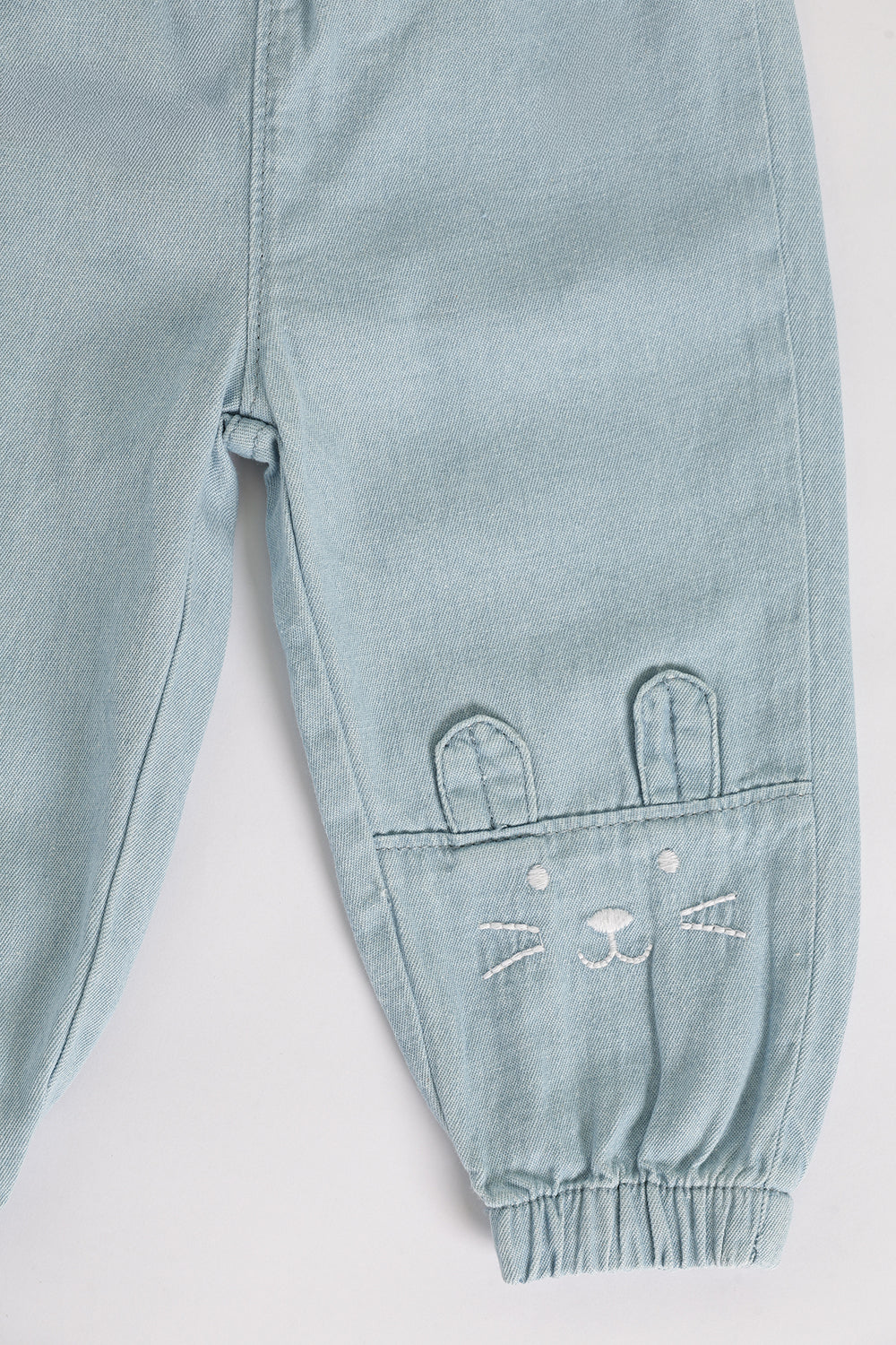 Light Blue Embroidered Rinse Wash Loose Fit Jeans For Infant Girls - Image 2