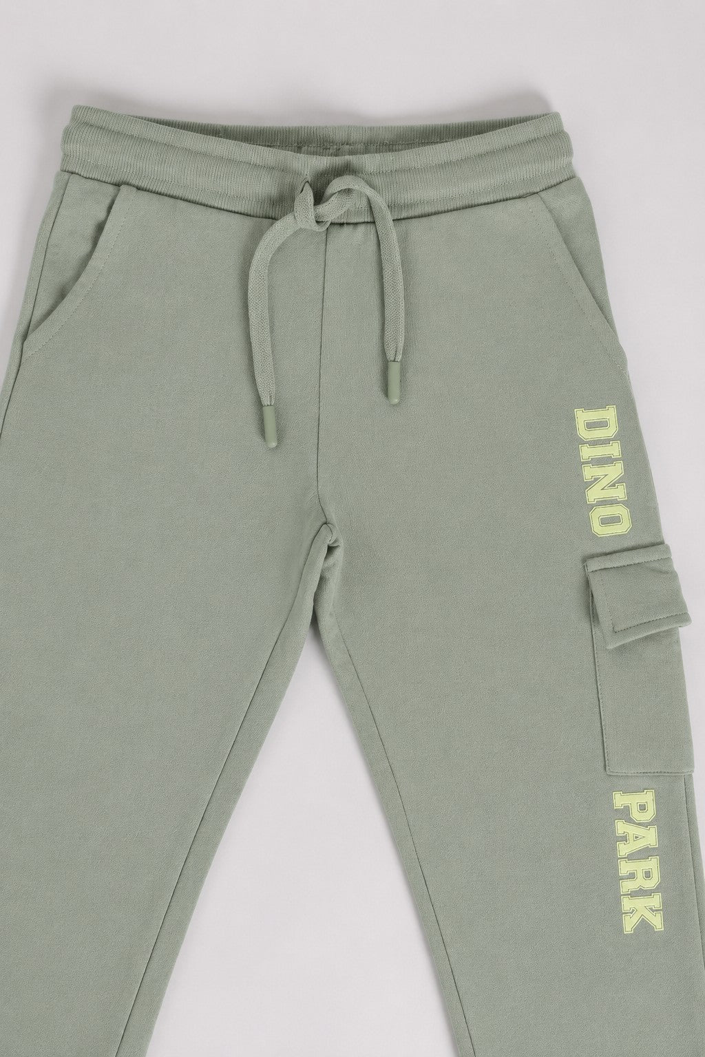 Green Typographic Regular Fit Jogger With 3 Pocket For Boys - Image 5