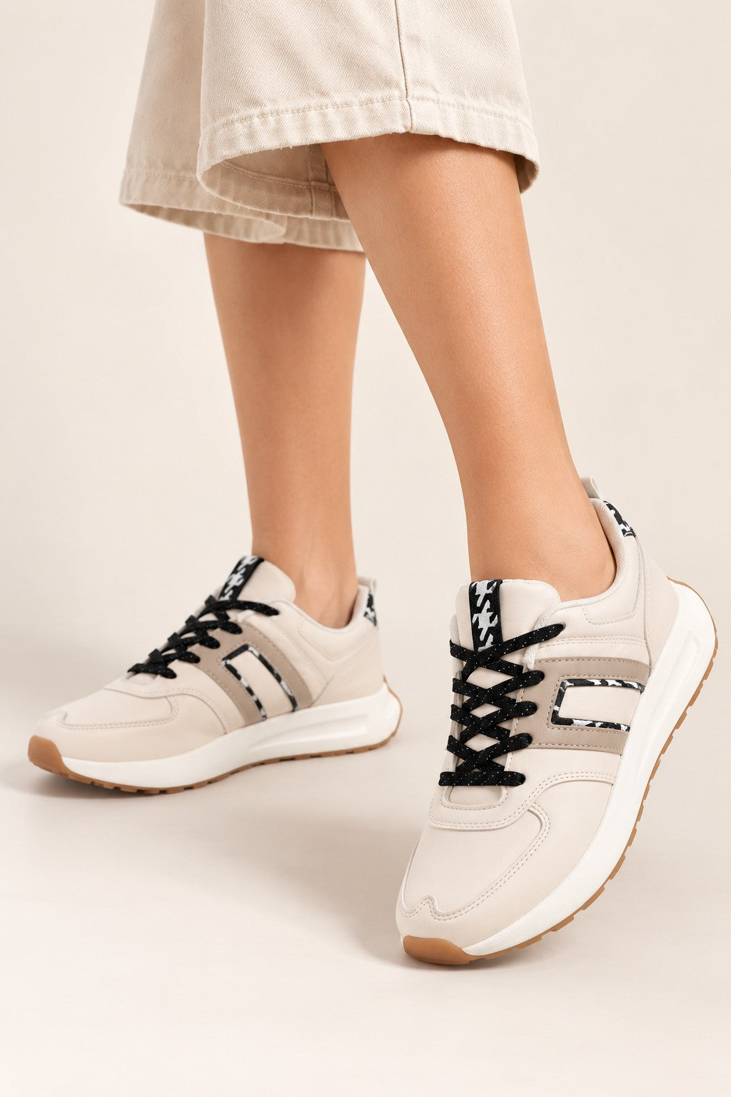 Off White Color Block Sneaker For Women - Image 1