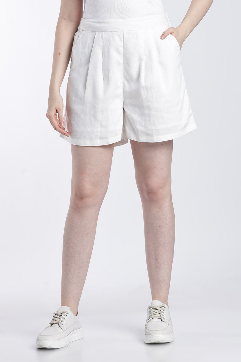 White Relaxed Fit Shorts With 2 Pocket - Image 2