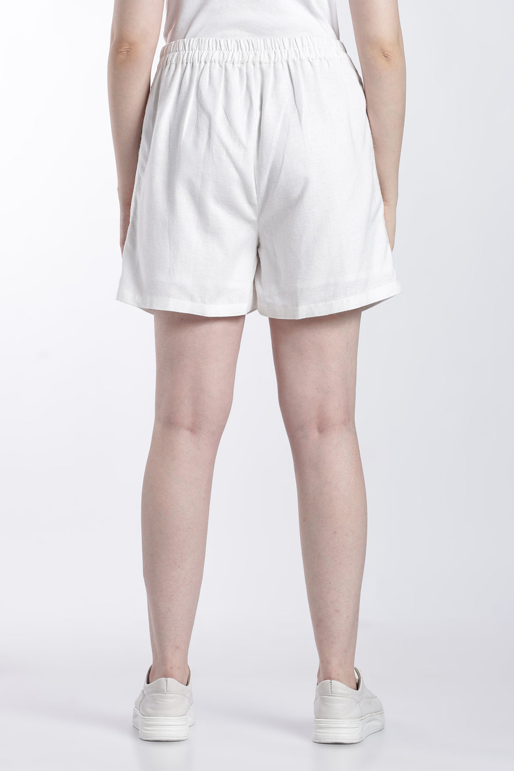 White Relaxed Fit Shorts With 2 Pocket - Image 5