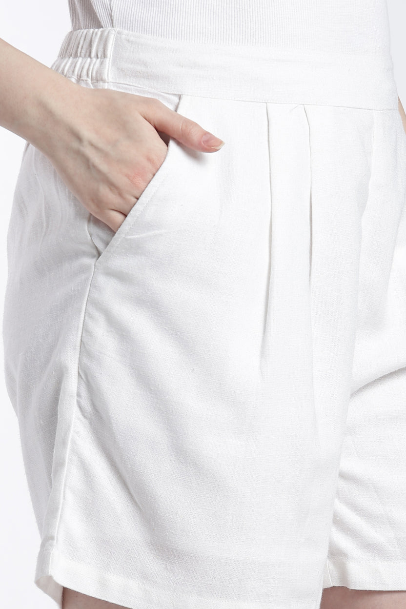 White Relaxed Fit Shorts With 2 Pocket - Image 7