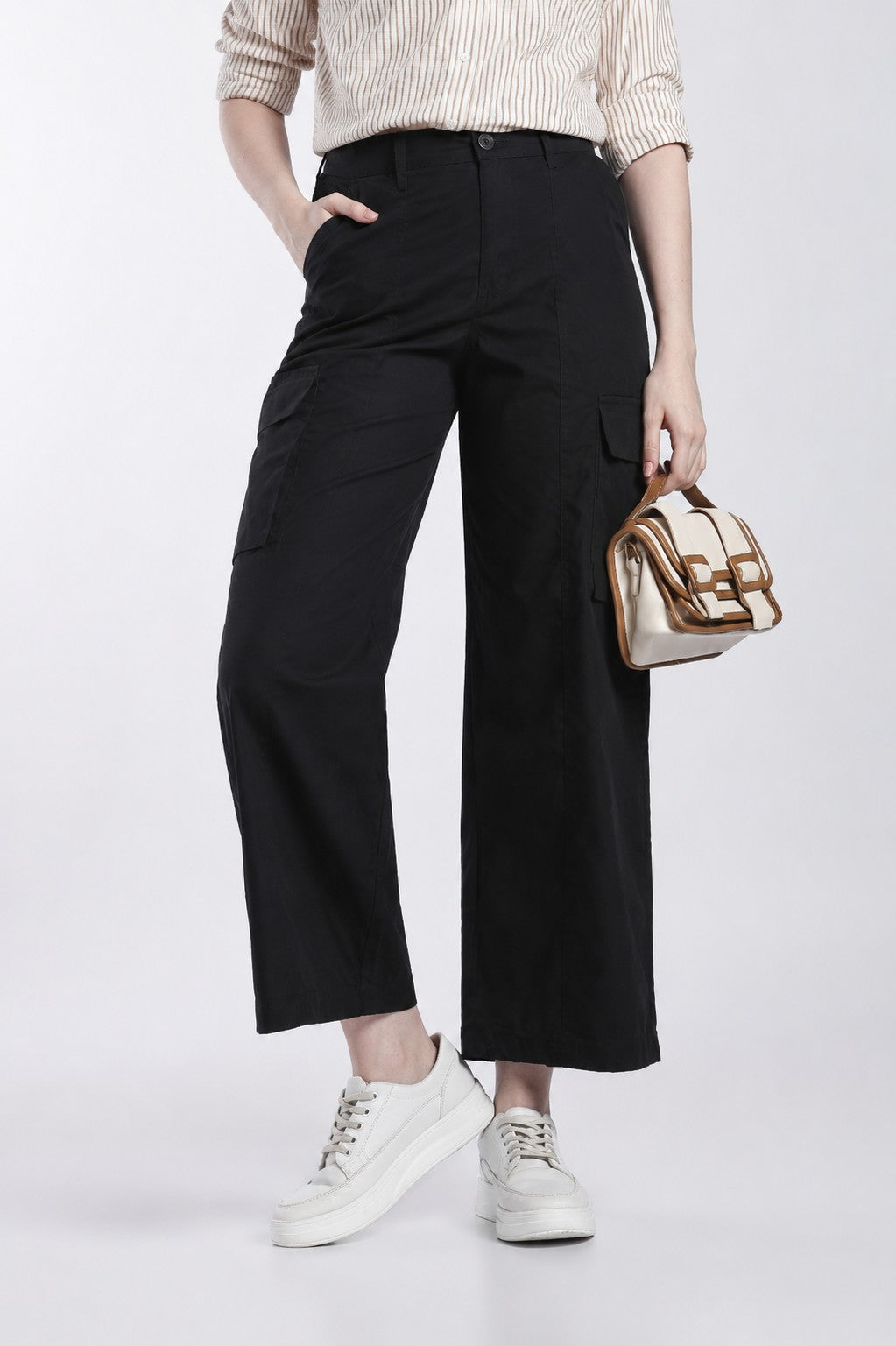 Black Jogger Fit Cargo Trouser With 6 Pocket For Women - Image 1
