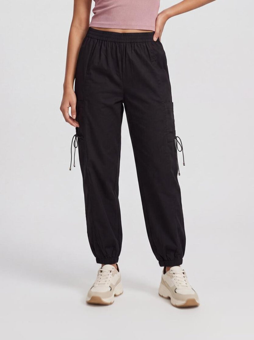 Women Black Jogger Fit Cargo Trouser With 4 Pocket - Image 2