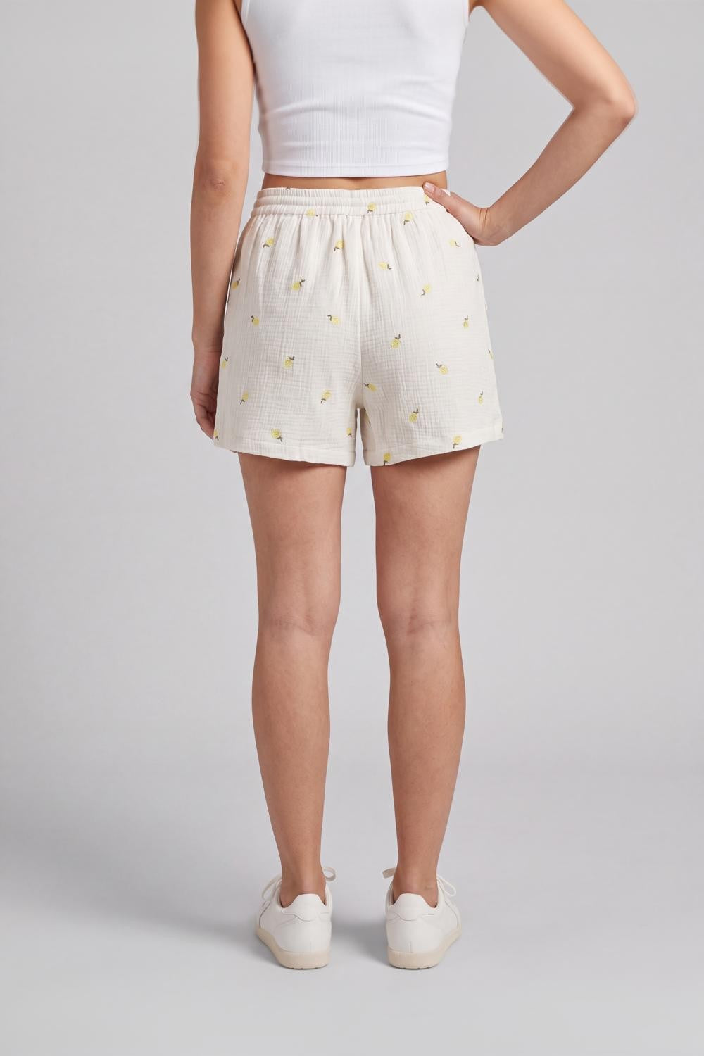 Women Off White Regular Fit Shorts With 2 Pocket - Image 5