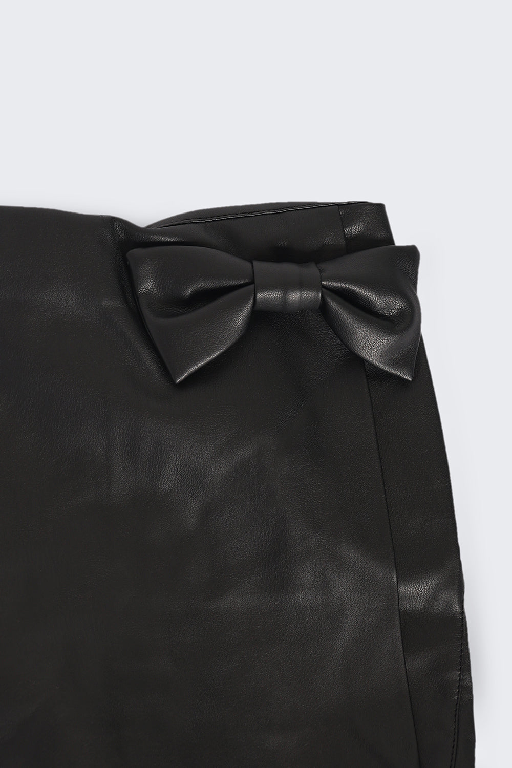 Black Mid Rise Regular Fit Shorts For Girls - Image 5