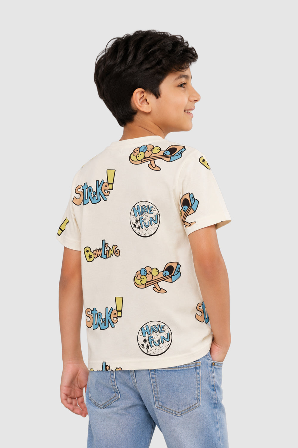 Off White Graphic Regular Fit T-Shirt For Tweens Boys - Image 4