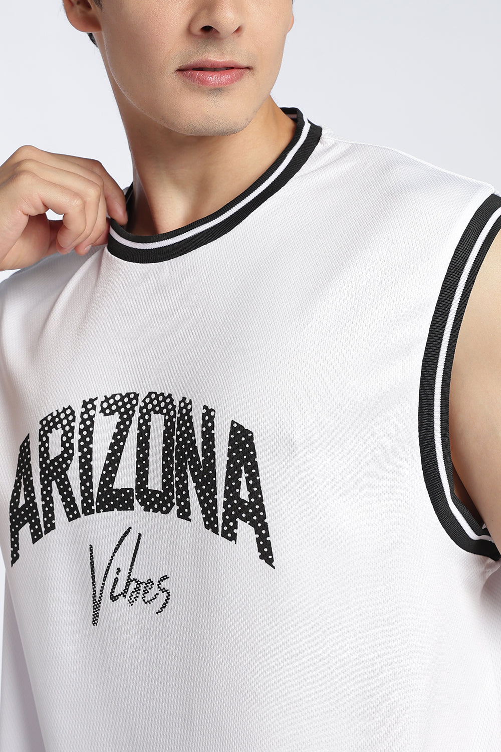 White Graphic Regular Fit Vest For Men - Image 3