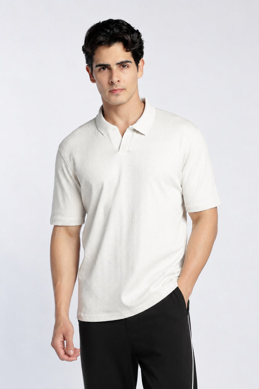 Off White Textured Regular Fit Polo T-Shirt For Men - Image 2