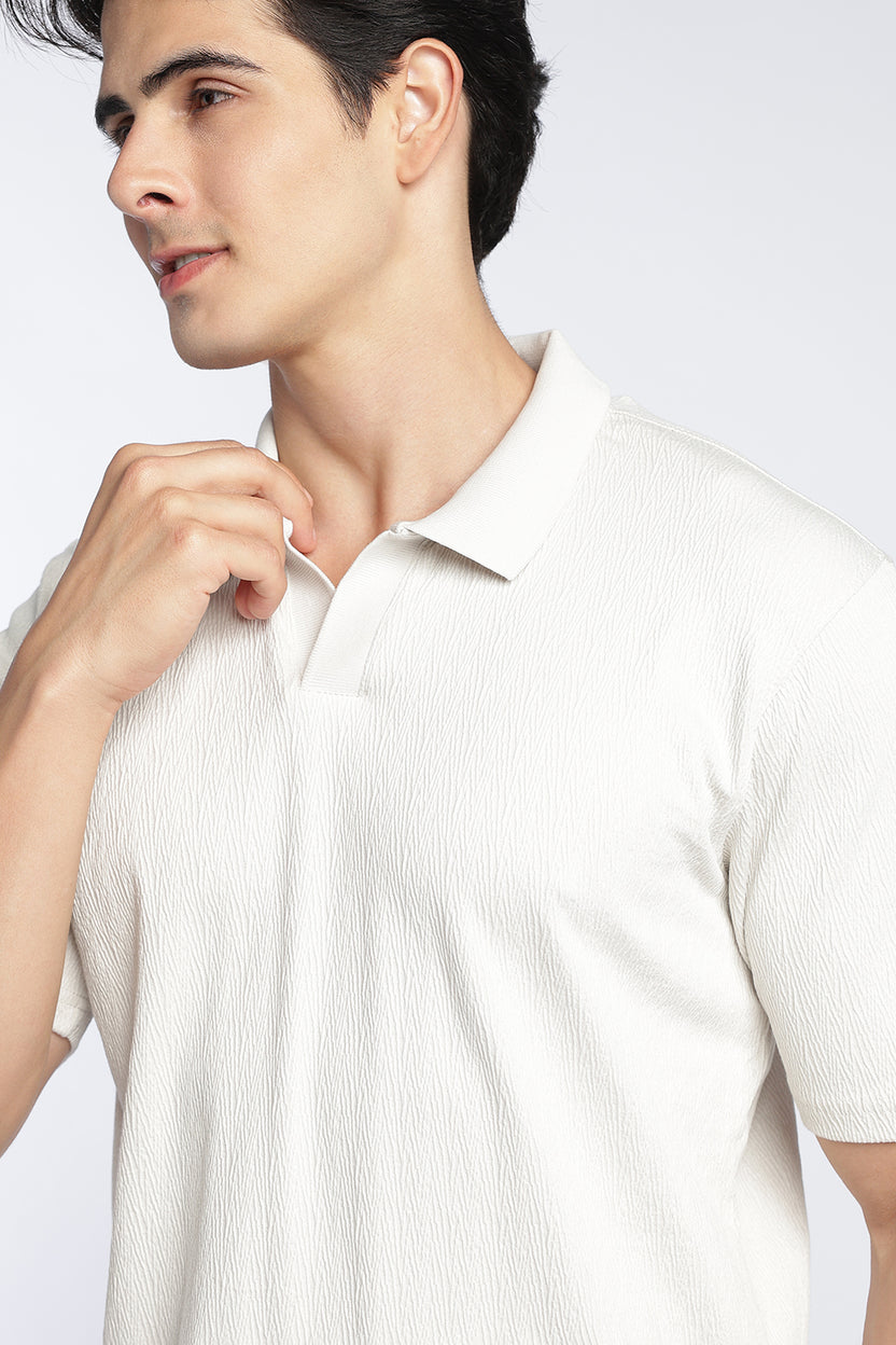 Off White Textured Regular Fit Polo T-Shirt For Men - Image 3