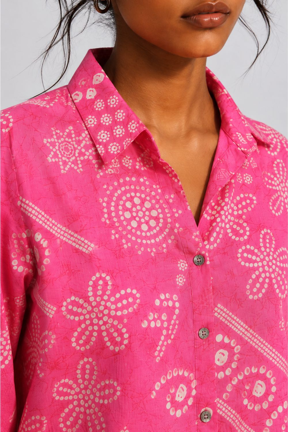Womens Regular Fit Pink Bandhani Print Shirt - Image 3