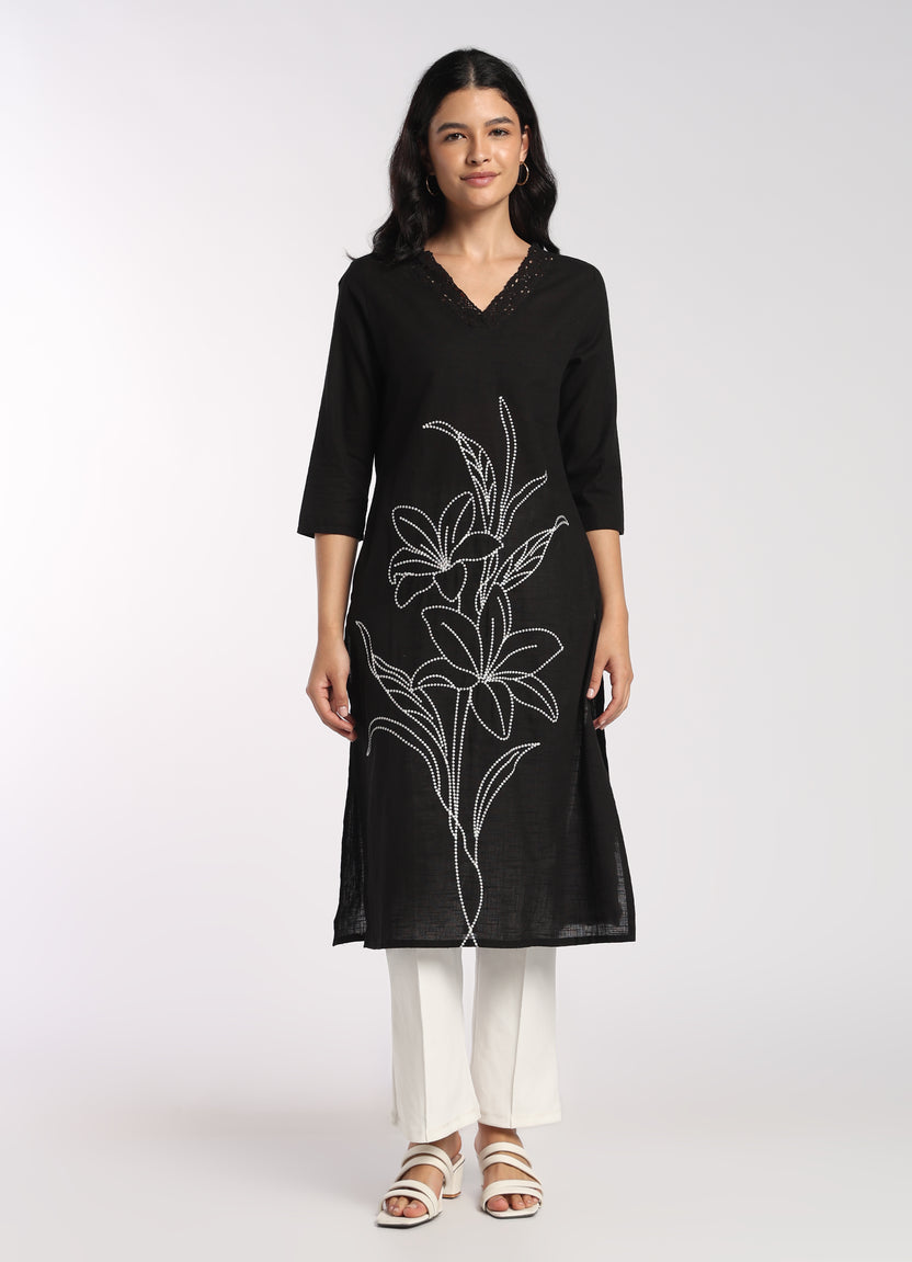 Womens Regular Fit Black Floral Embroidered Kurta - Image 2