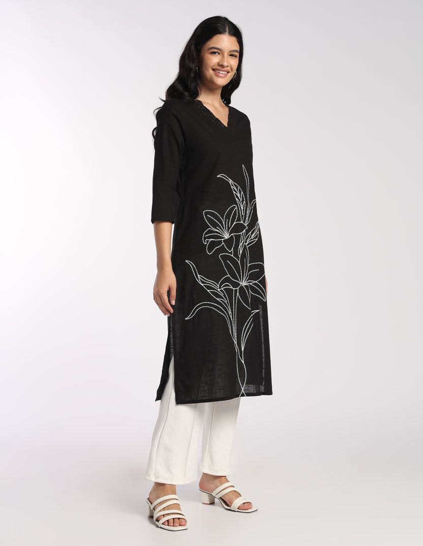 Womens Regular Fit Black Floral Embroidered Kurta - Image 4