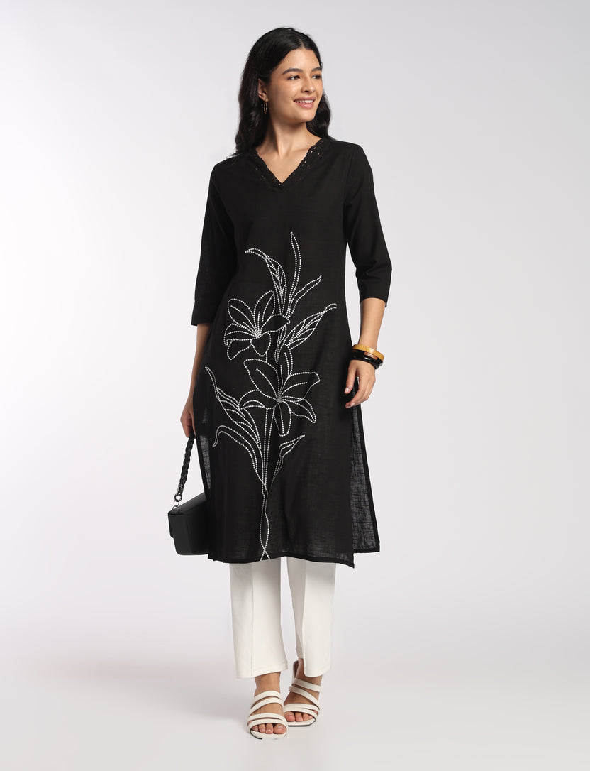 Womens Regular Fit Black Floral Embroidered Kurta - Image 6