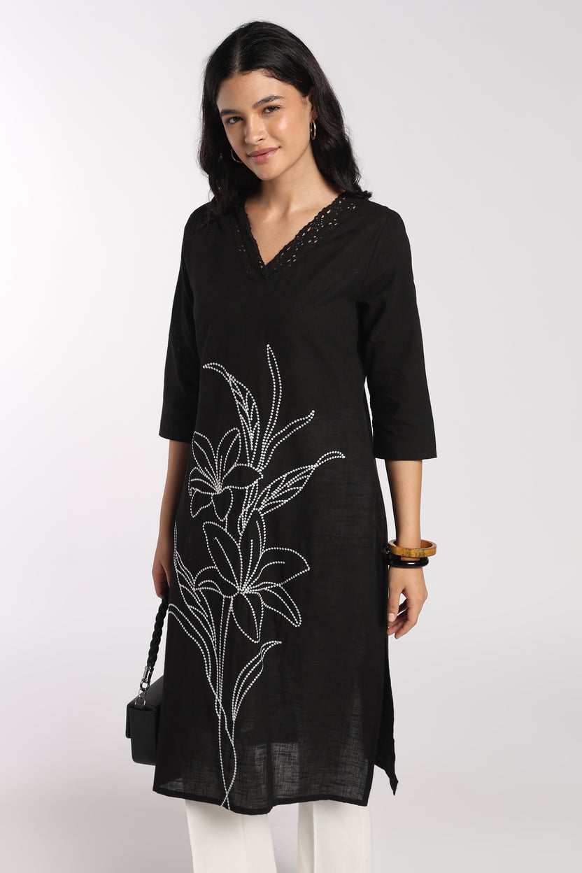 Womens Regular Fit Black Floral Embroidered Kurta - Image 7