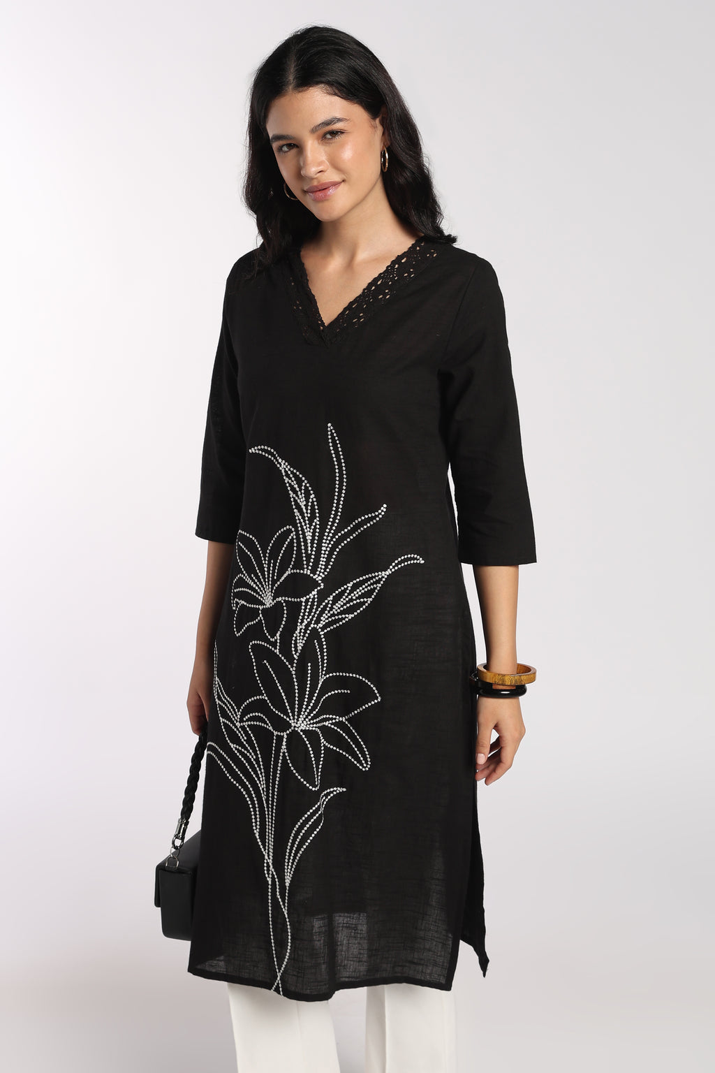 Womens Regular Fit Black Floral Embroidered Kurta - Image 7