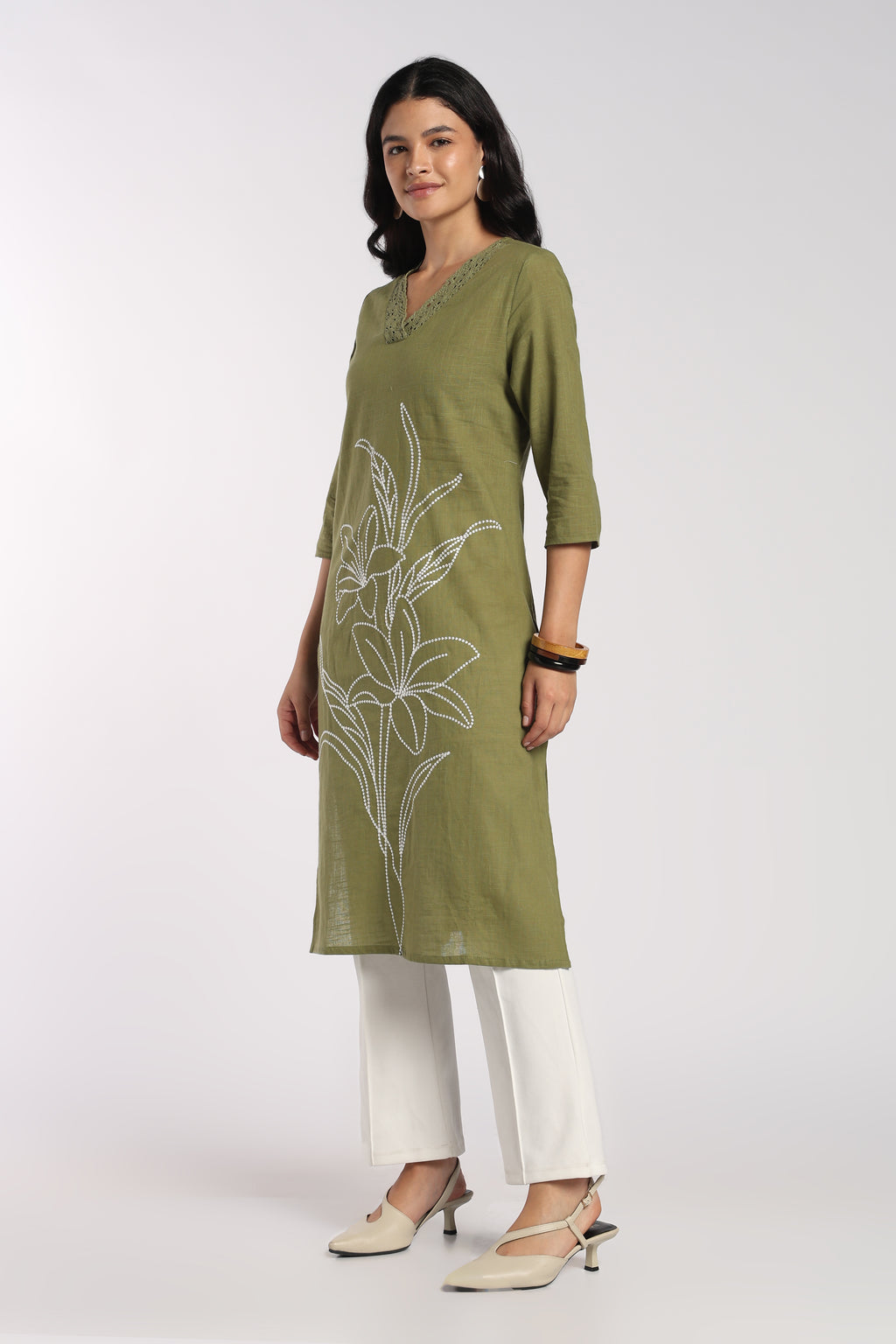 Womens Regular Fit Green Floral Embroidered Kurta - Image 4