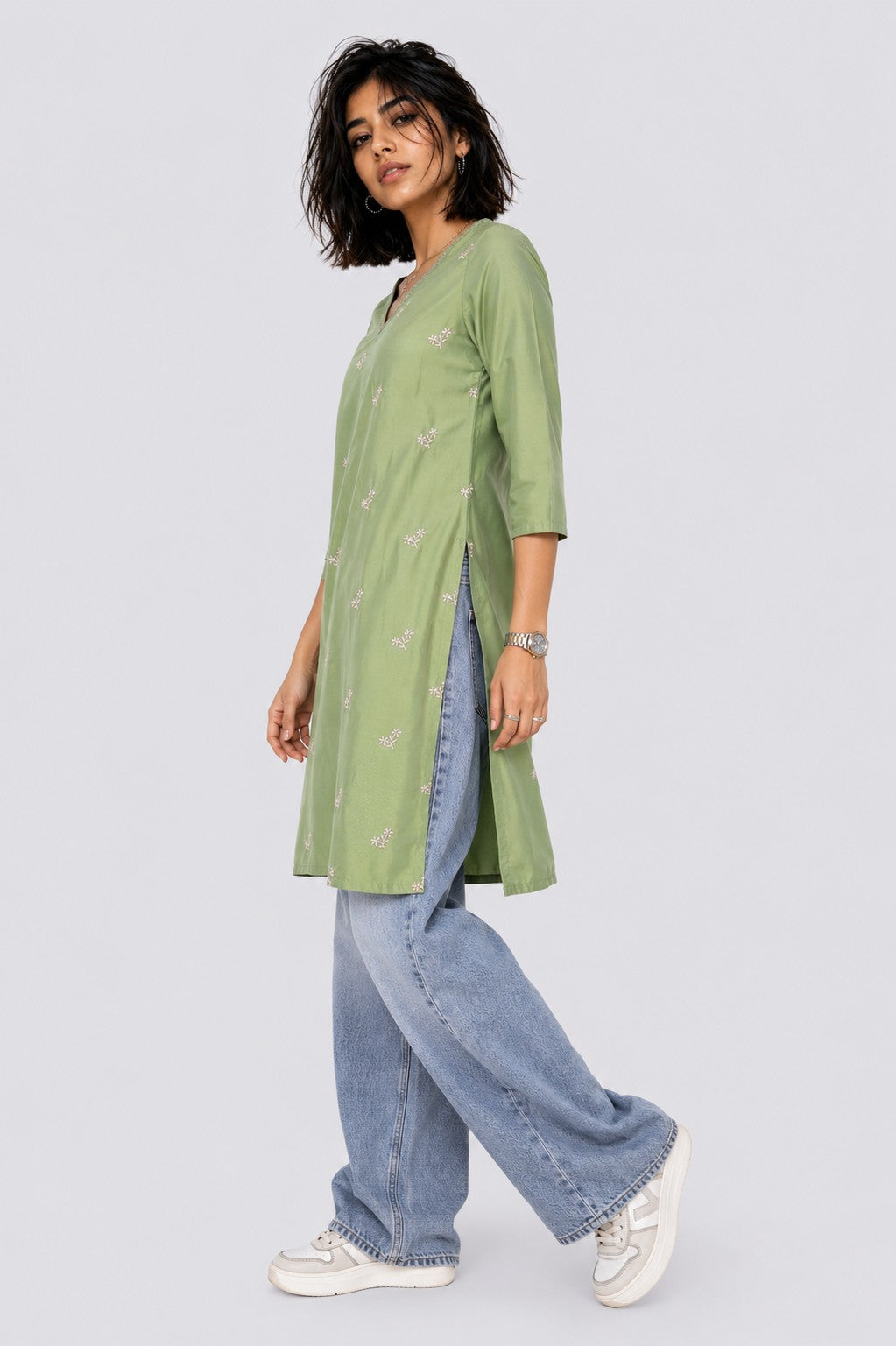 Womens Straight Fit Green Embroidered Kurta - Image 4