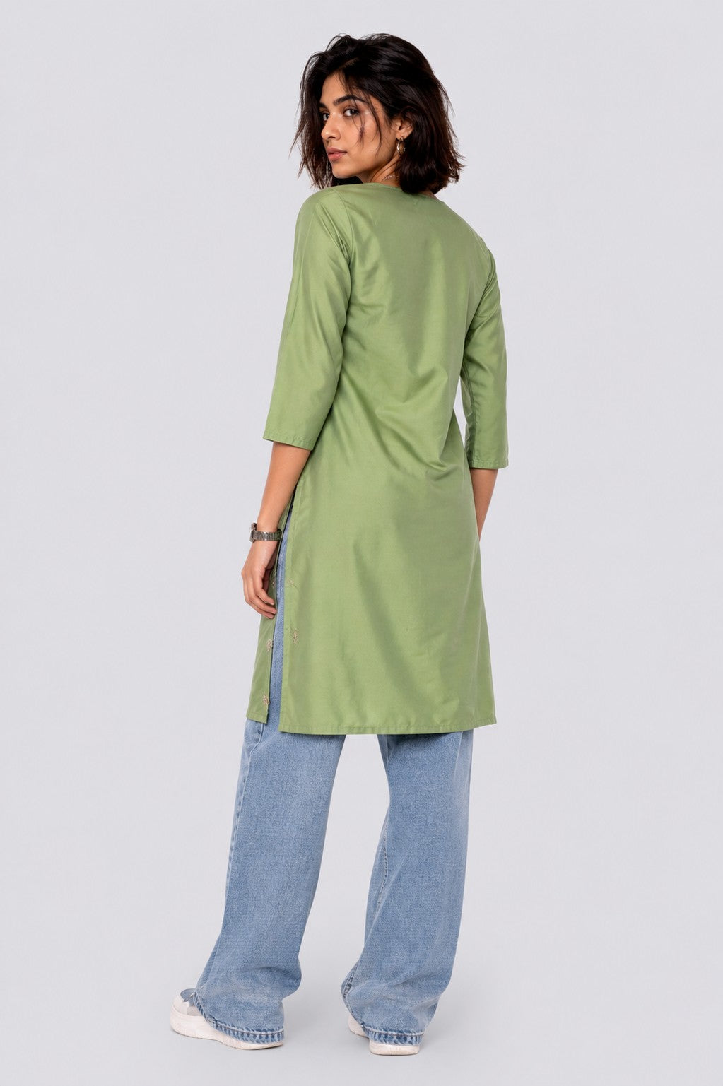 Womens Straight Fit Green Embroidered Kurta - Image 5
