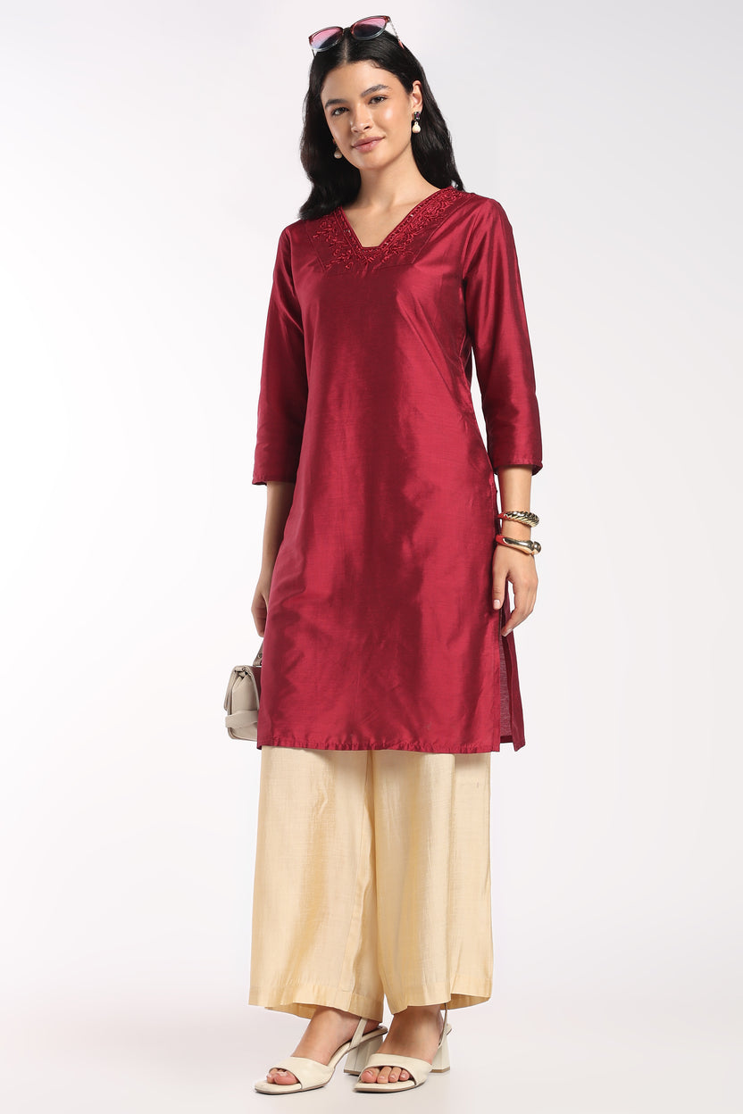 Womens Regular Fit Maroon Embroidered Kurta - Image 1