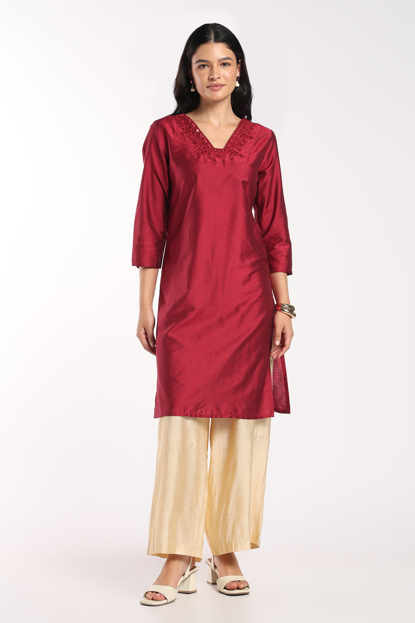 Womens Regular Fit Maroon Embroidered Kurta - Image 2