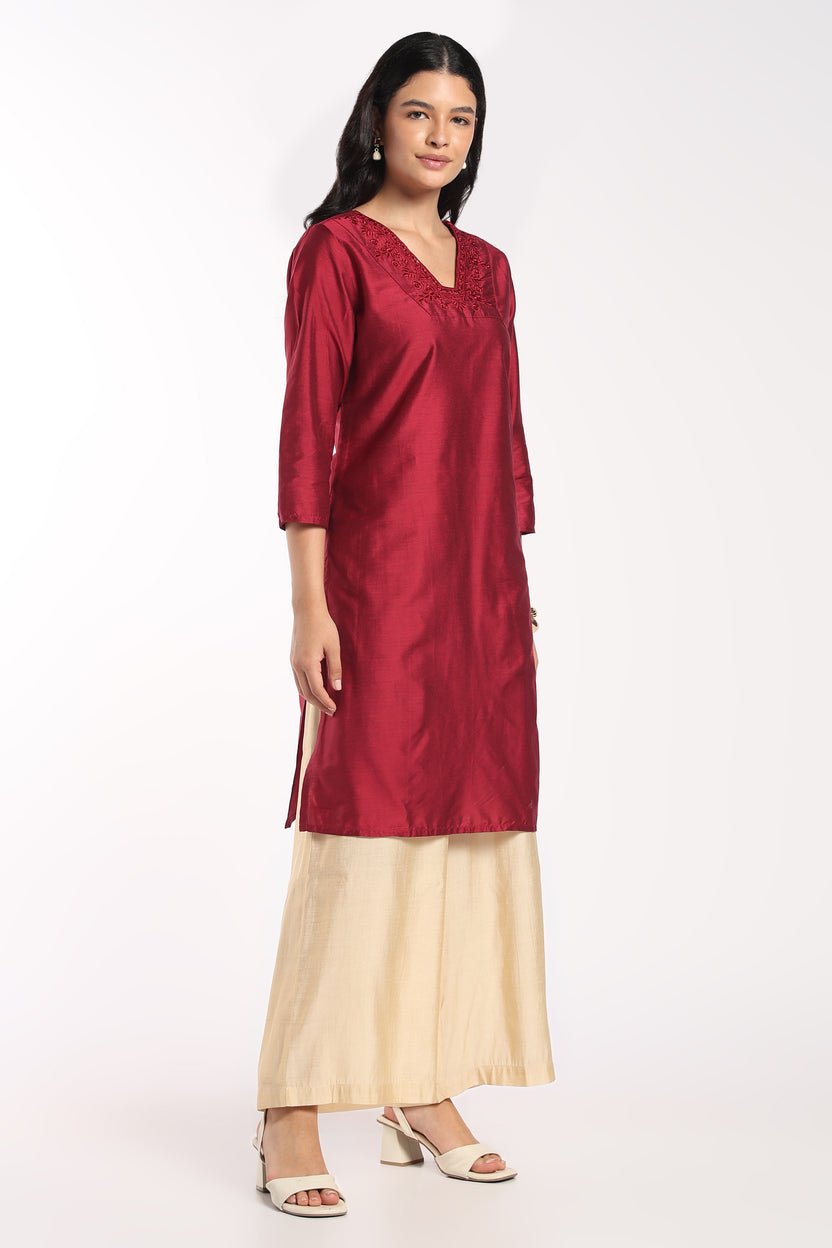 Womens Regular Fit Maroon Embroidered Kurta - Image 4