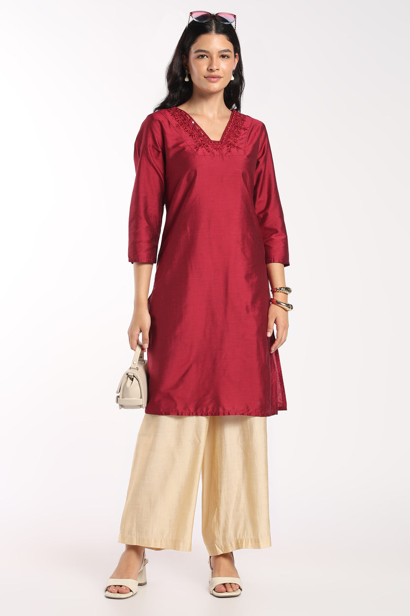 Womens Regular Fit Maroon Embroidered Kurta - Image 6