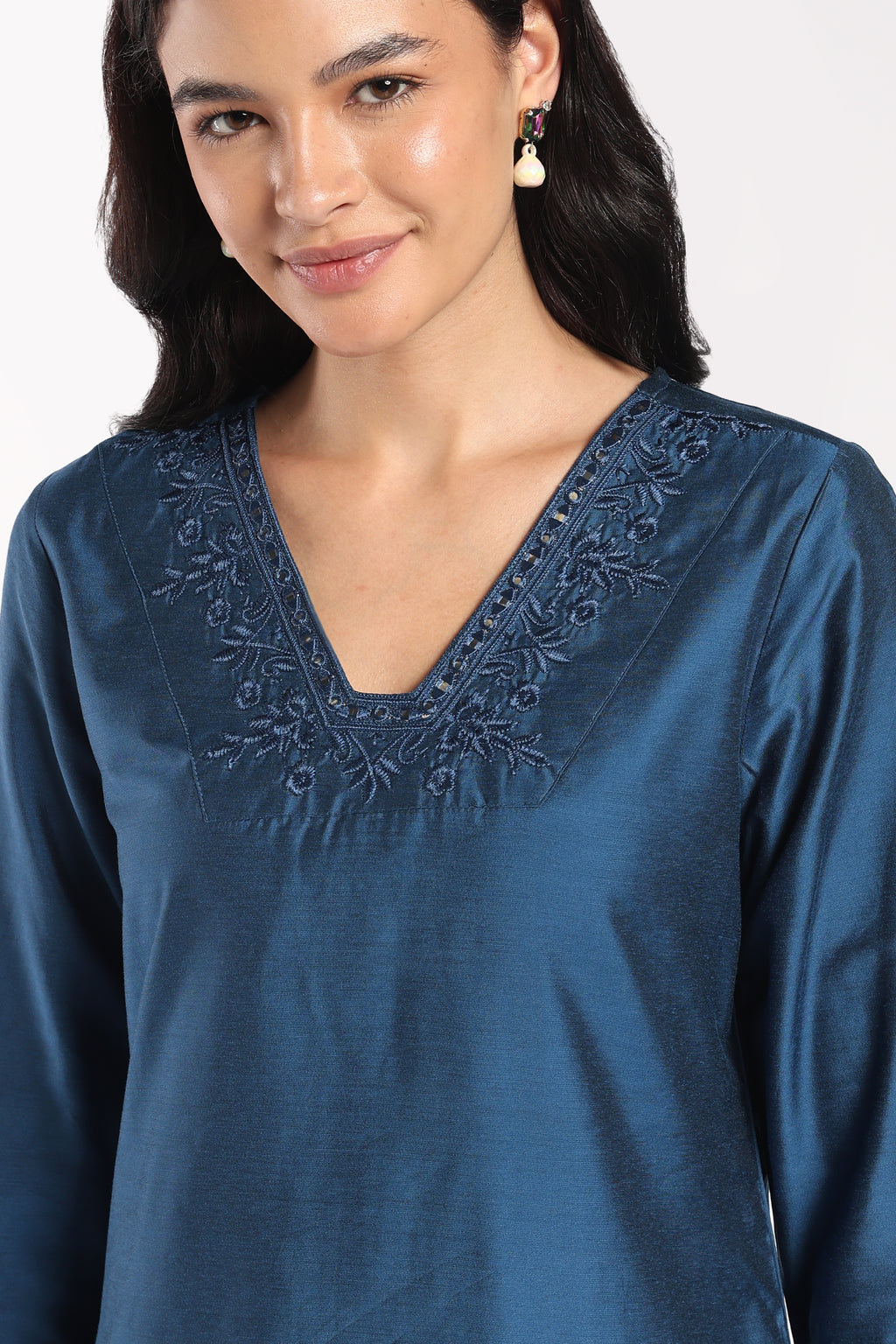 Womens Regular Fit Blue Embroidered Kurta - Image 3