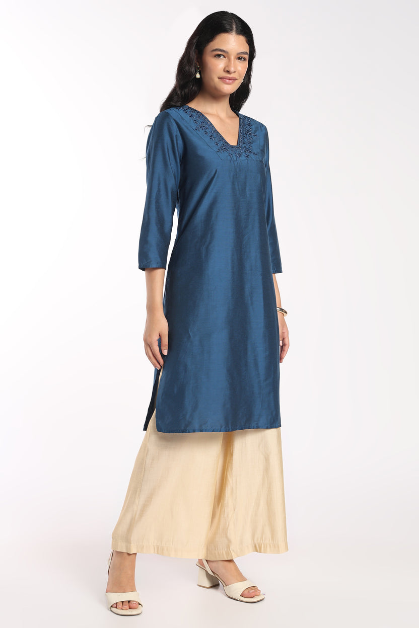 Womens Regular Fit Blue Embroidered Kurta - Image 4