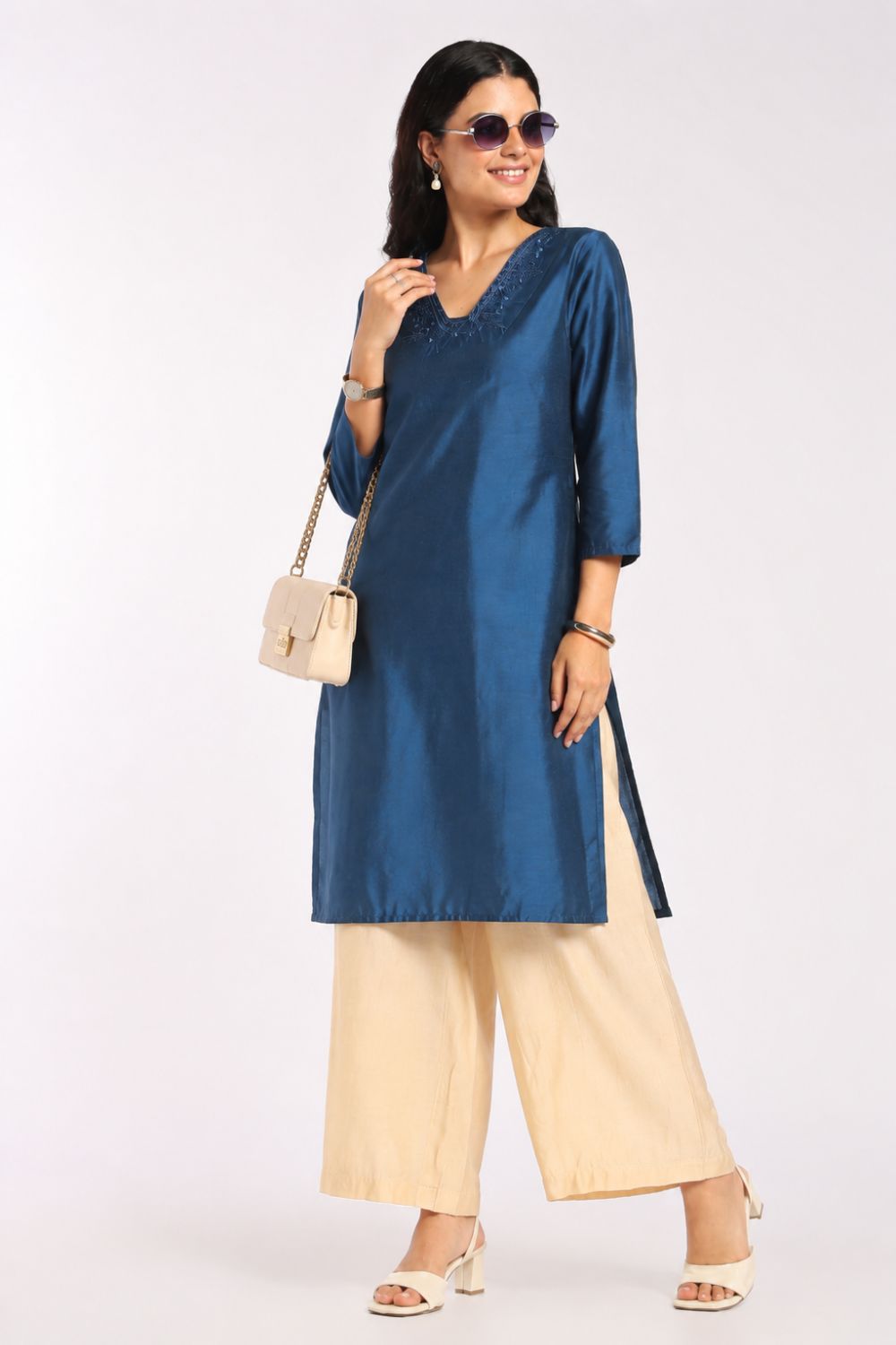 Womens Regular Fit Blue Embroidered Kurta - Image 6