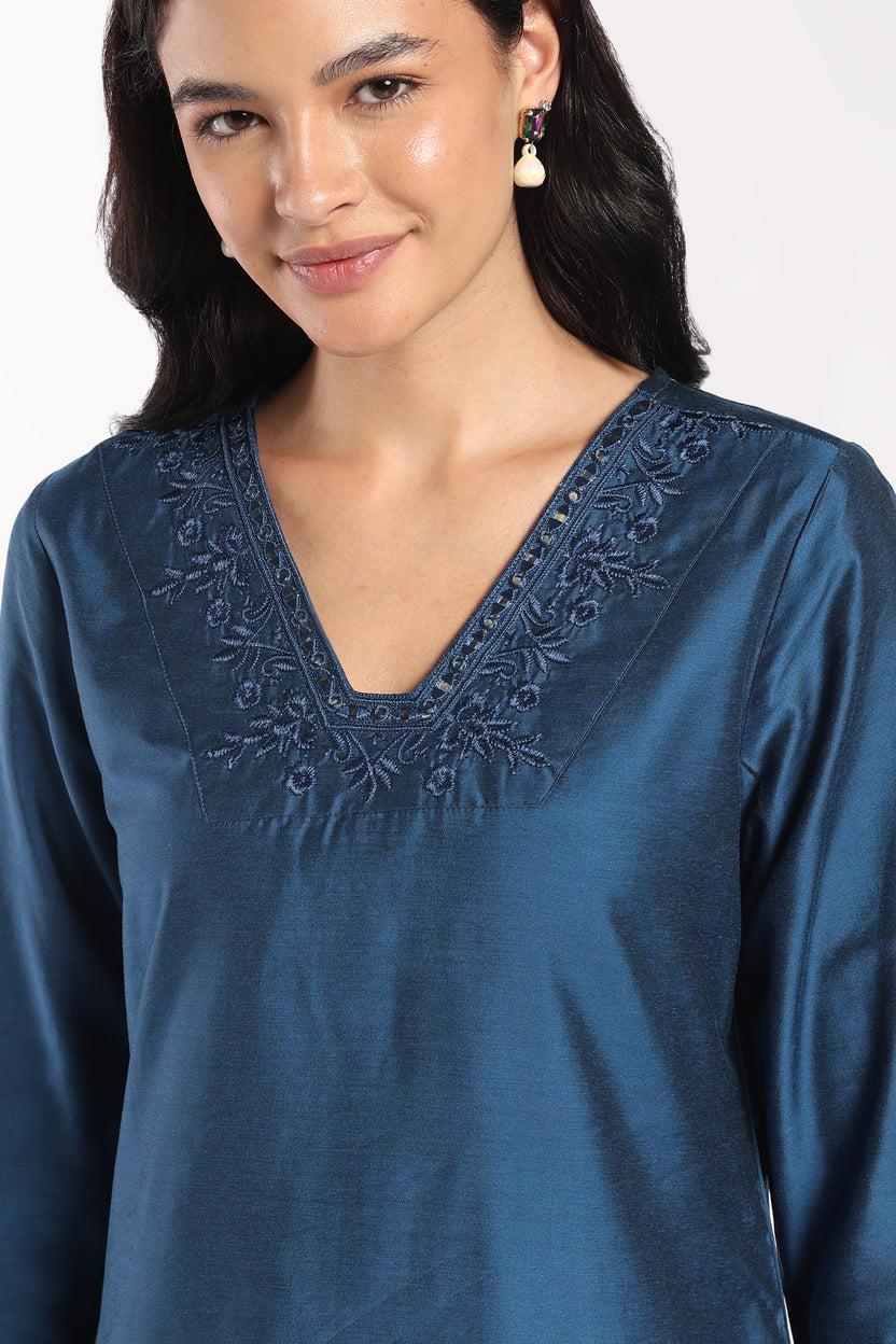 Womens Regular Fit Blue Embroidered Kurta - Image 7