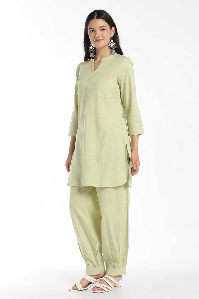 Womens Regular Fit Green Solid Kurta Pant Set - Image 6
