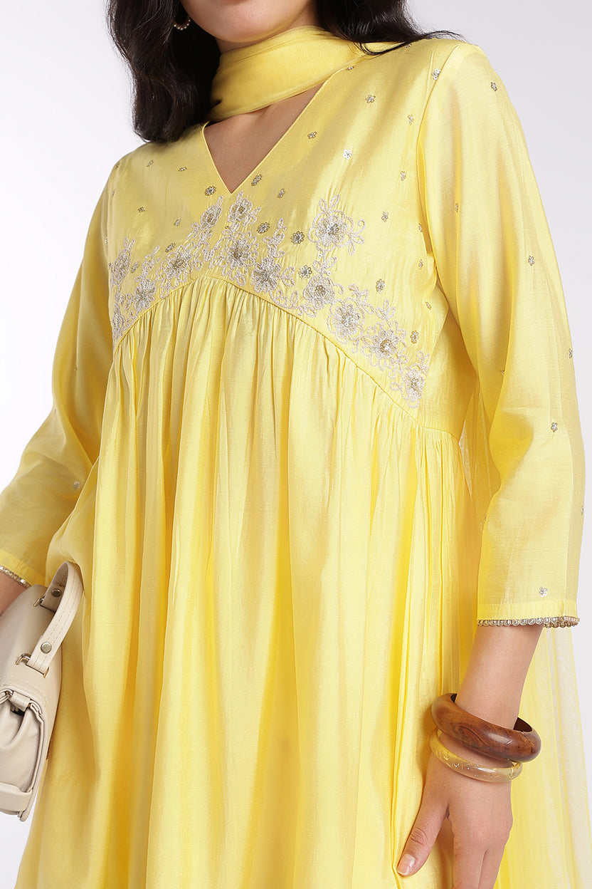 Womens Flared Yellow Embroidered Gathered Kurta Set - Image 7