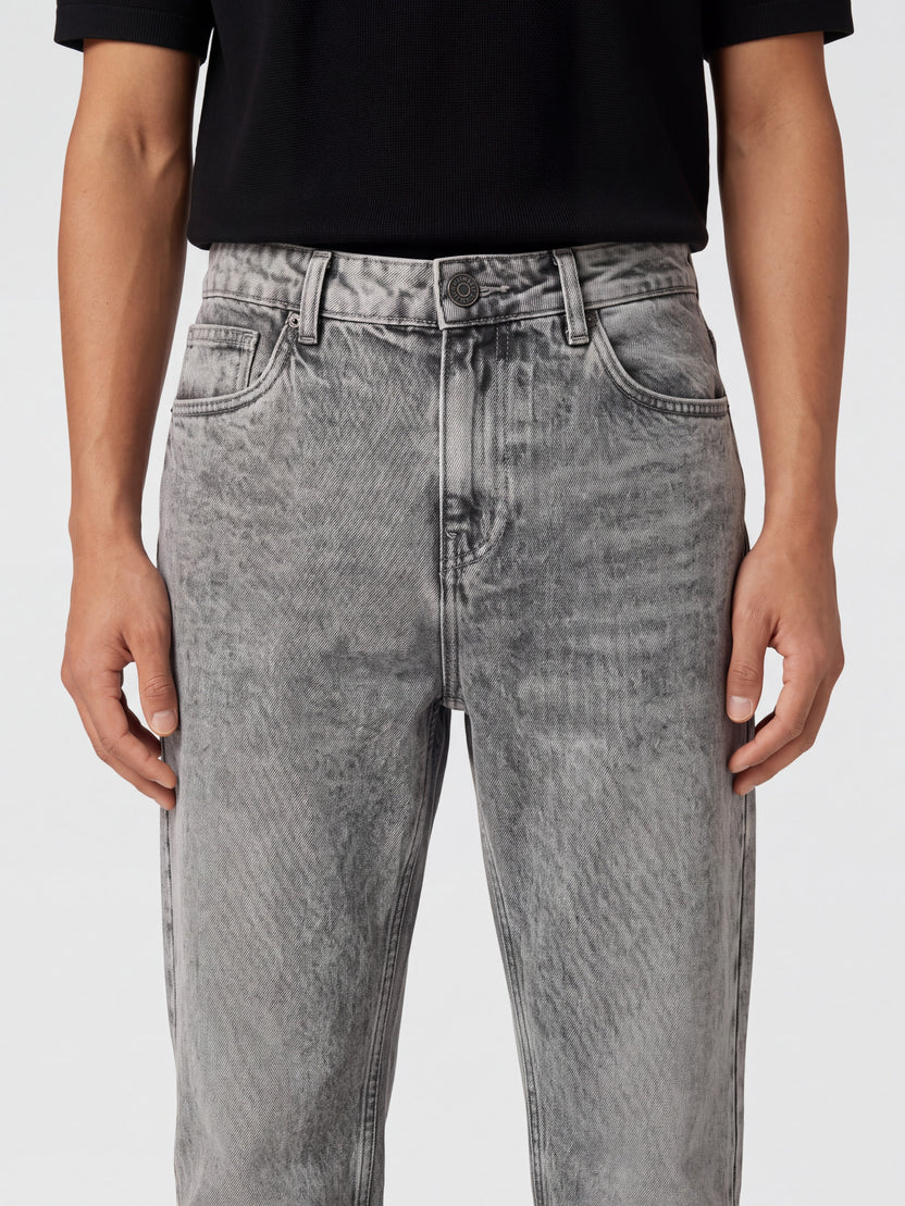 Mens Grey Tapered Fit Solid Jeans - Image 9