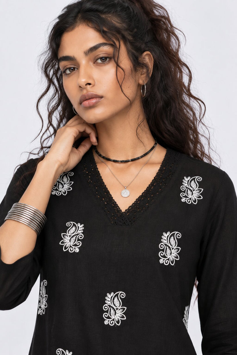Womens Black Floral Straight Fit Kurta - Image 9