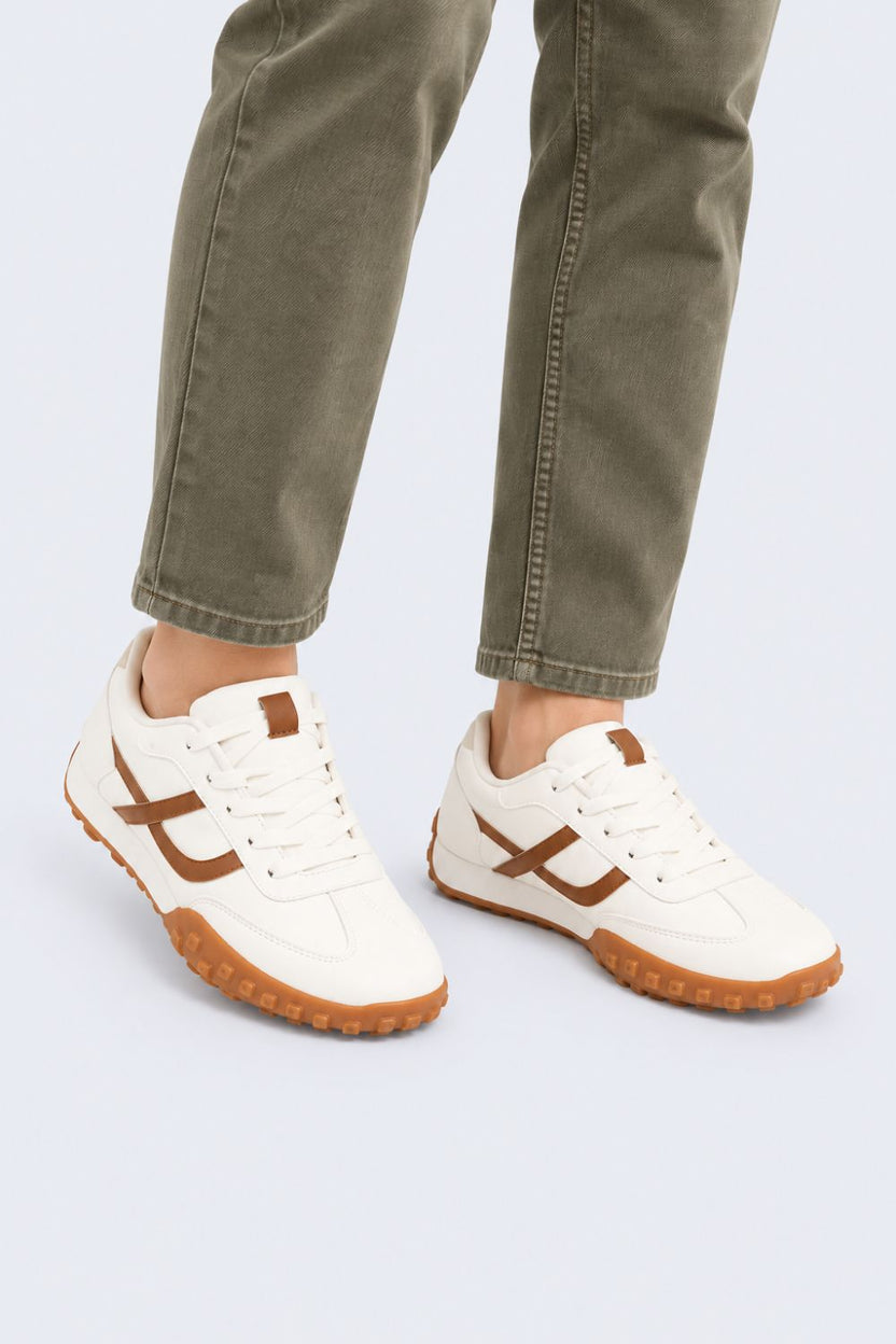 Men White Colorblocked Lace-Up Sports Sneaker - Image 1