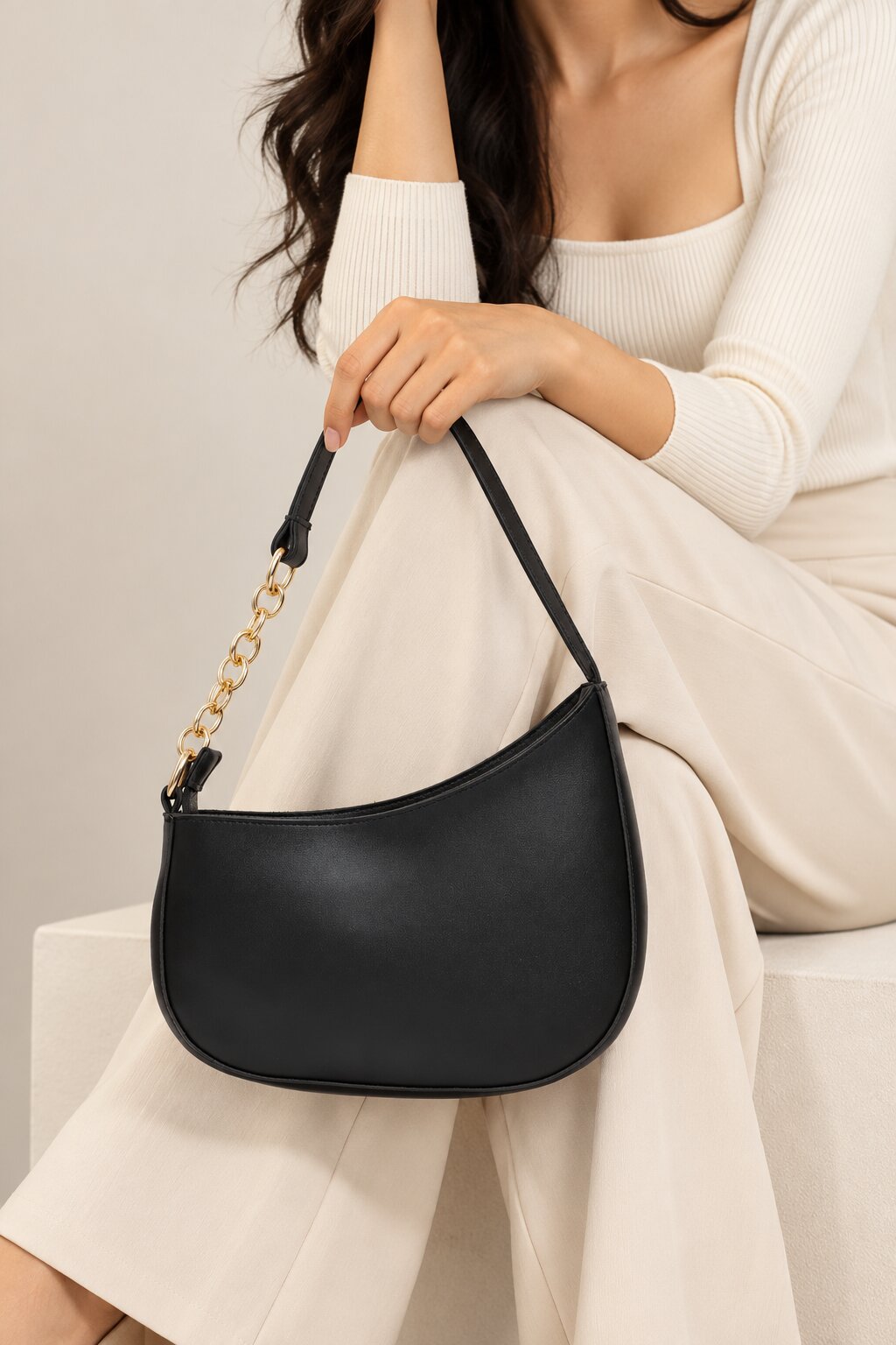 Womens Solid Black Chain Detail Shoulder Bag - Image 1