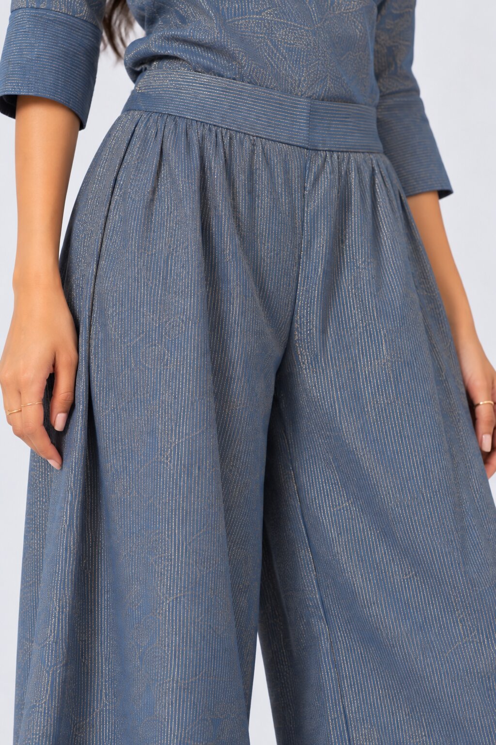 Womens Blue Textured Kurta Palazzo Set - Image 4