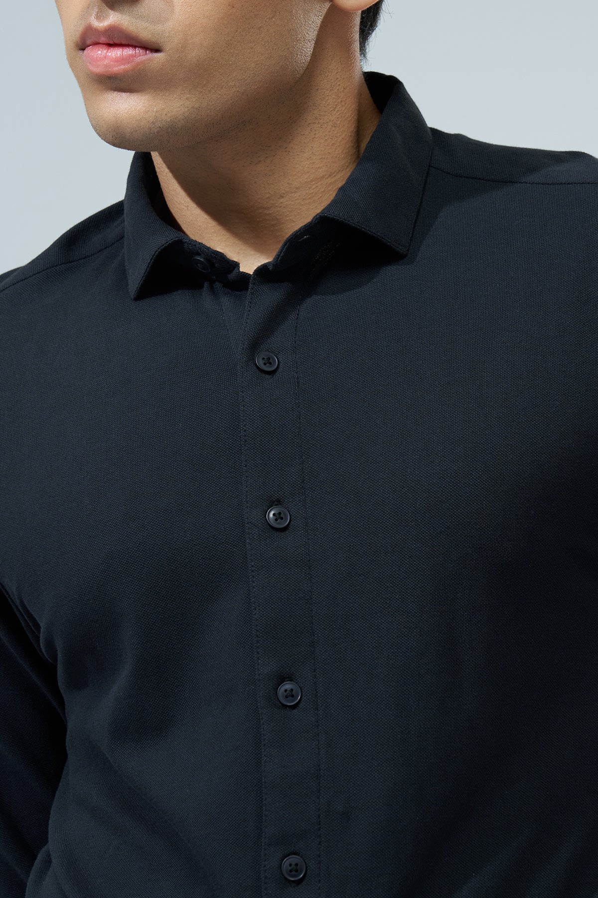 Black Solid Regular Fit Shirt for Men - Image 3