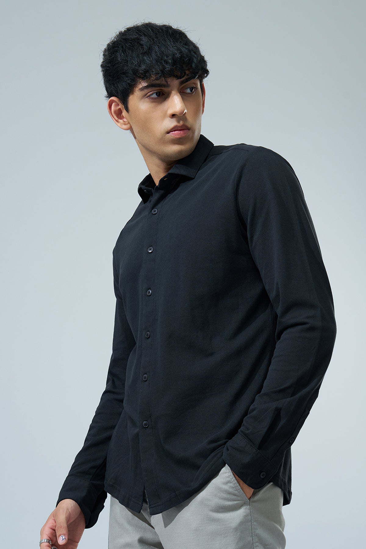 Black Solid Regular Fit Shirt for Men - Image 4