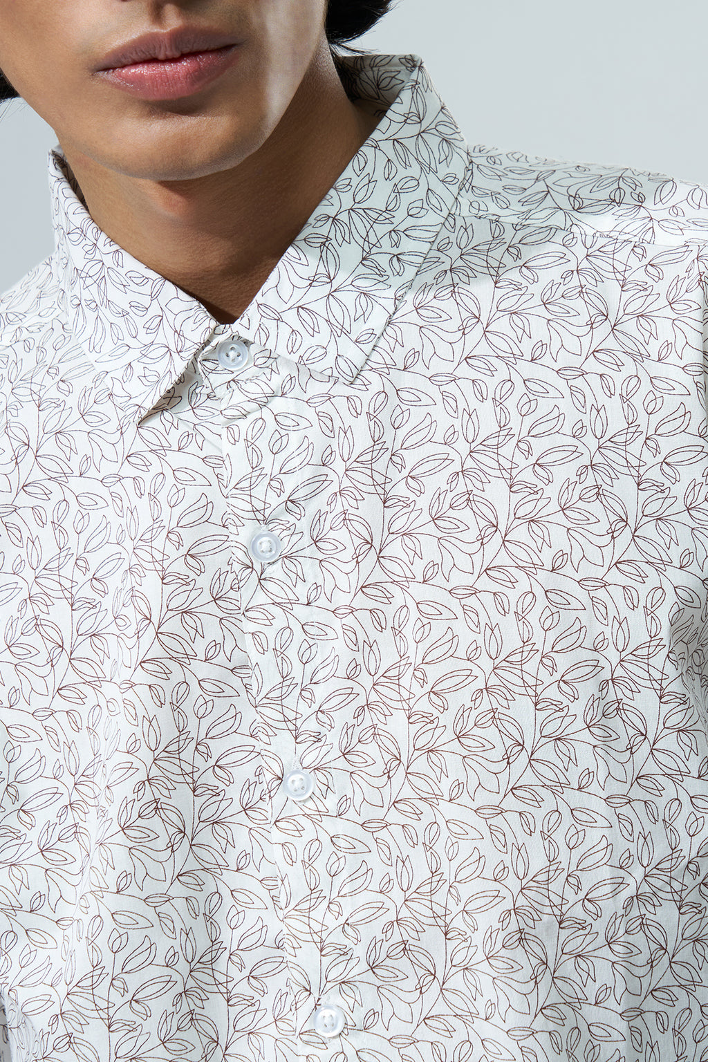 Off White Leaf Printed Regular Fit Casual Shirt for Men - Image 3