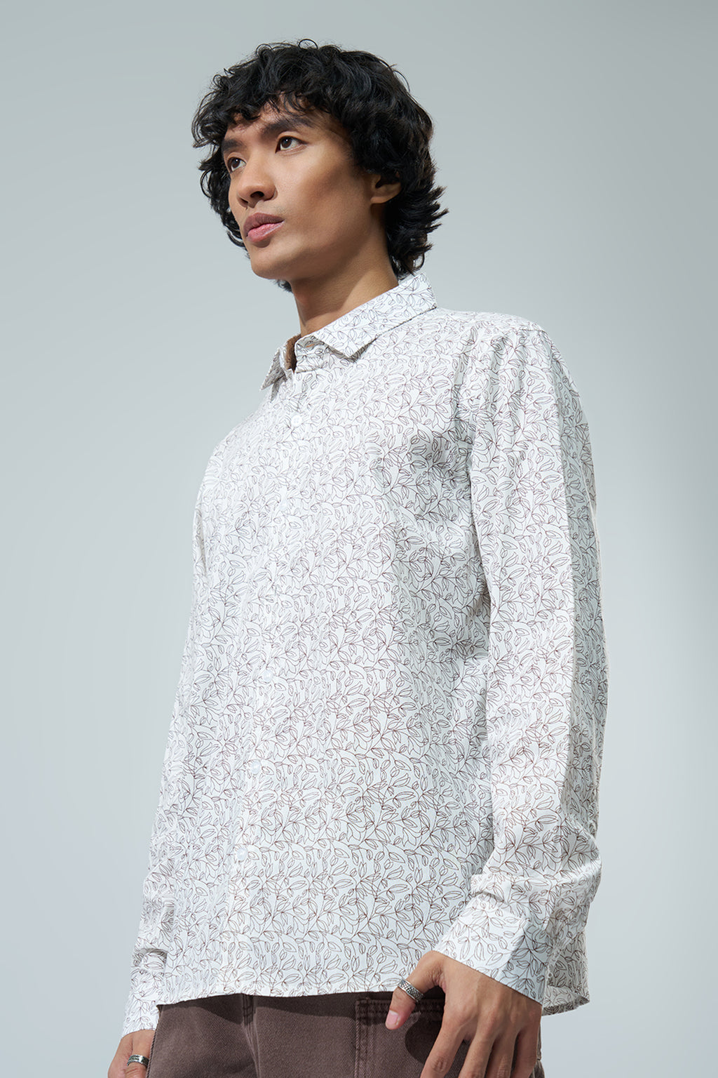 Off White Leaf Printed Regular Fit Casual Shirt for Men - Image 4