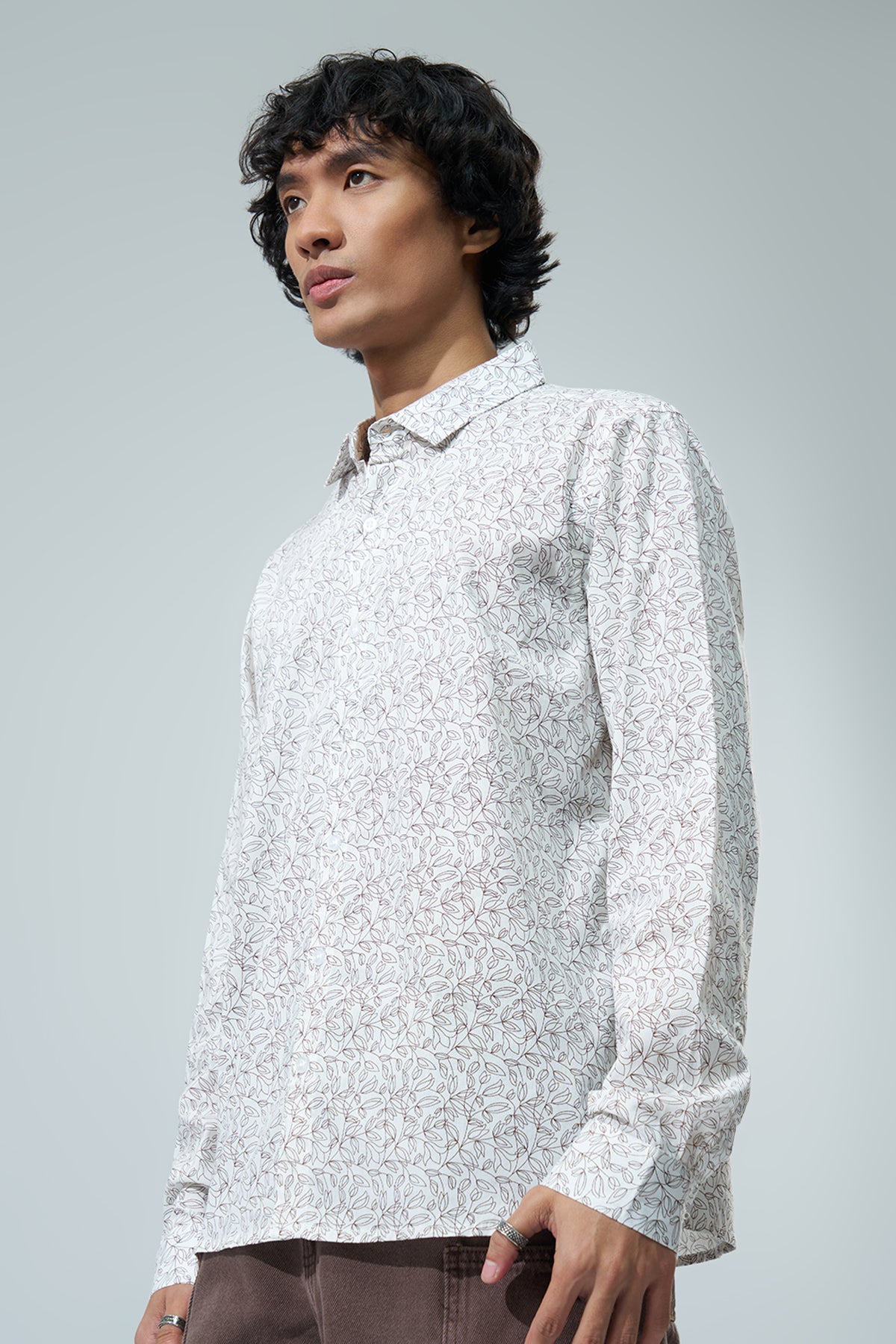 Off White Leaf Printed Regular Fit Casual Shirt for Men - Image 4
