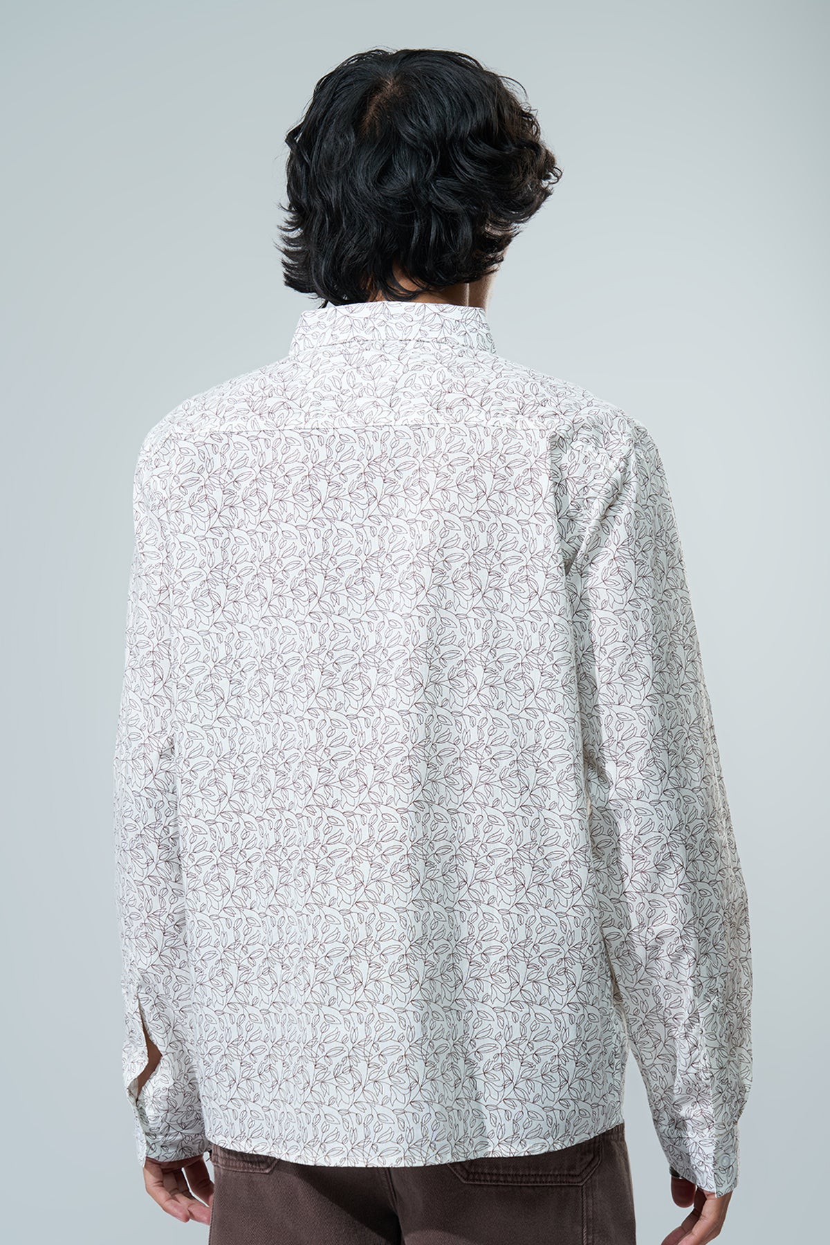 Off White Leaf Printed Regular Fit Casual Shirt for Men - Image 5