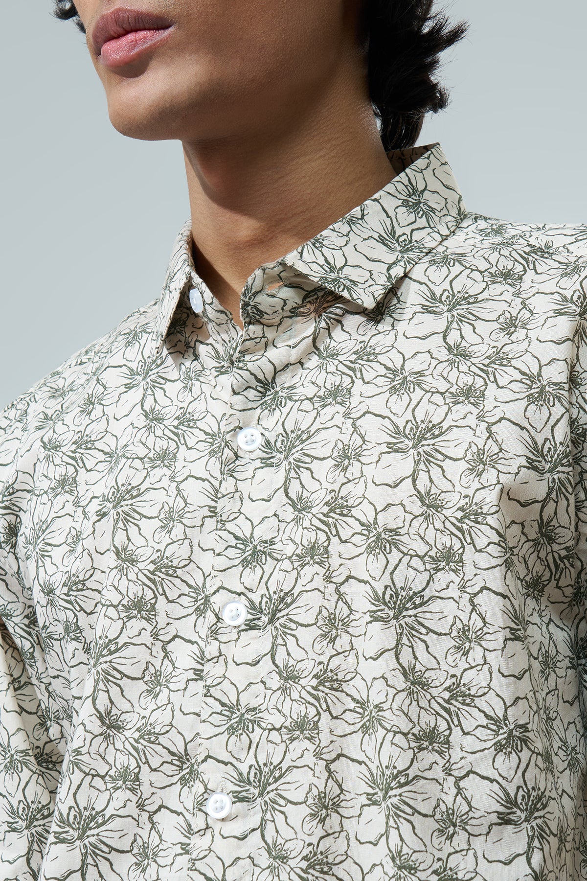 Off White Floral Printed Regular Fit Casual Shirt for Men - Image 3