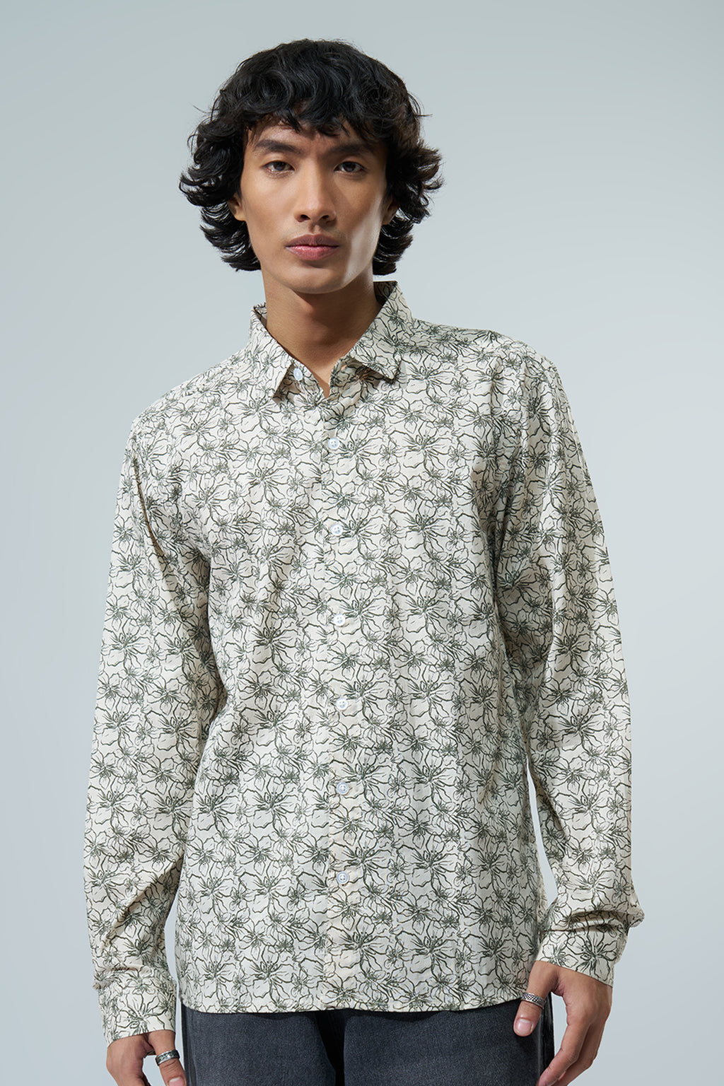 Off White Floral Printed Regular Fit Casual Shirt for Men - Image 2
