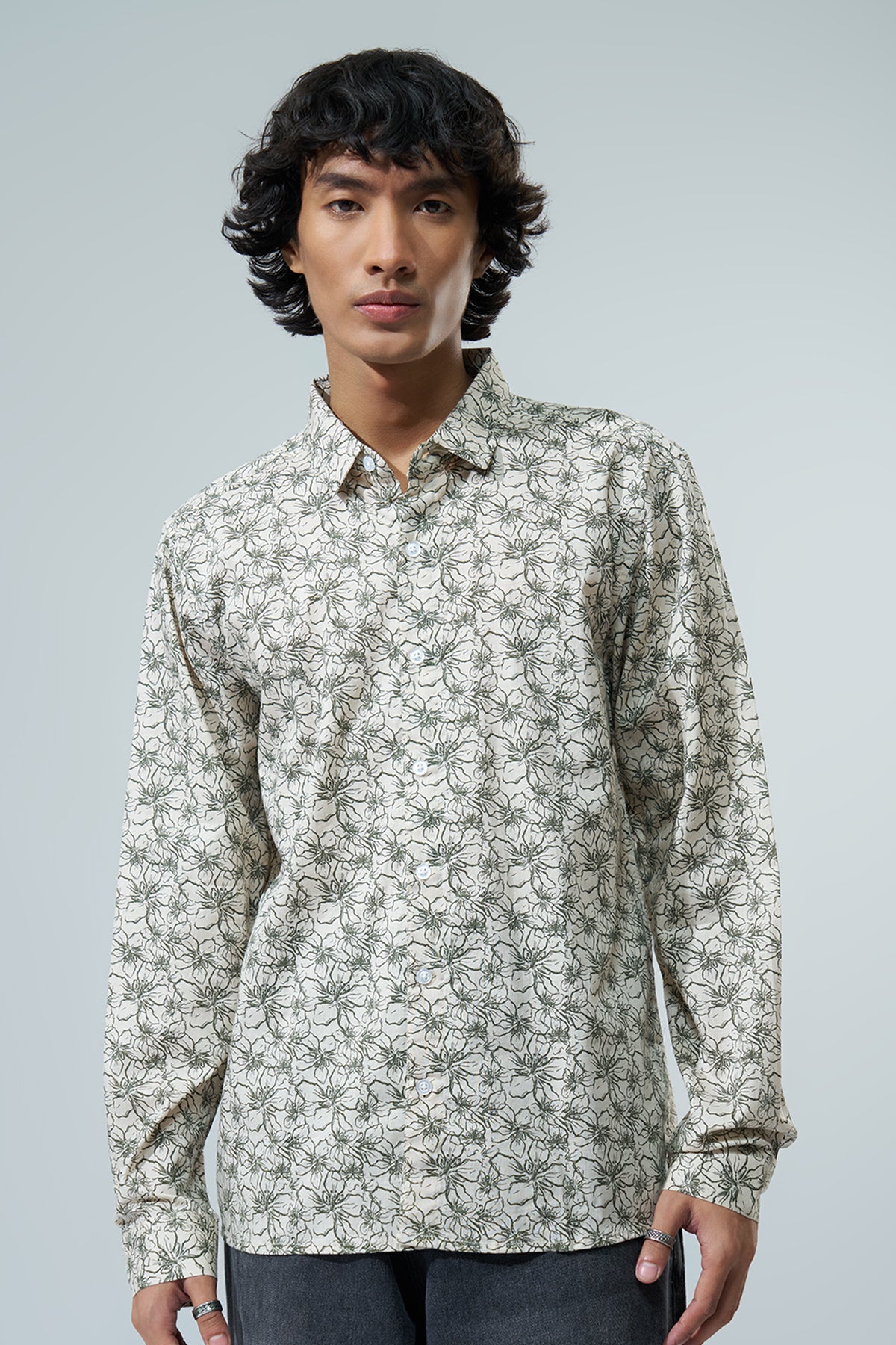 Off White Floral Printed Regular Fit Casual Shirt for Men - Image 2