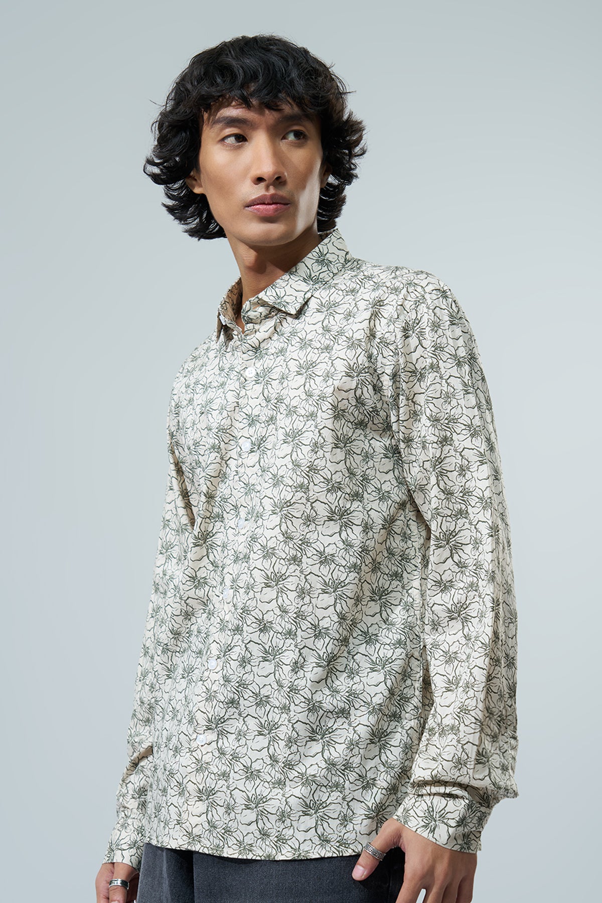 Off White Floral Printed Regular Fit Casual Shirt for Men - Image 4