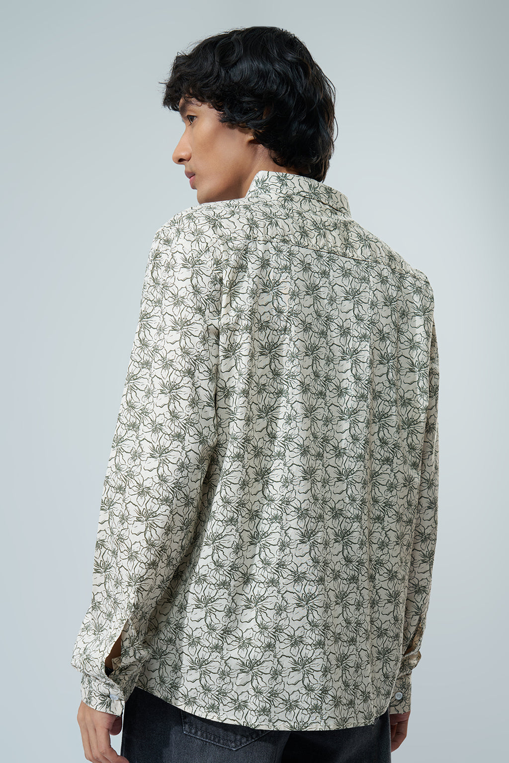 Off White Floral Printed Regular Fit Casual Shirt for Men - Image 5