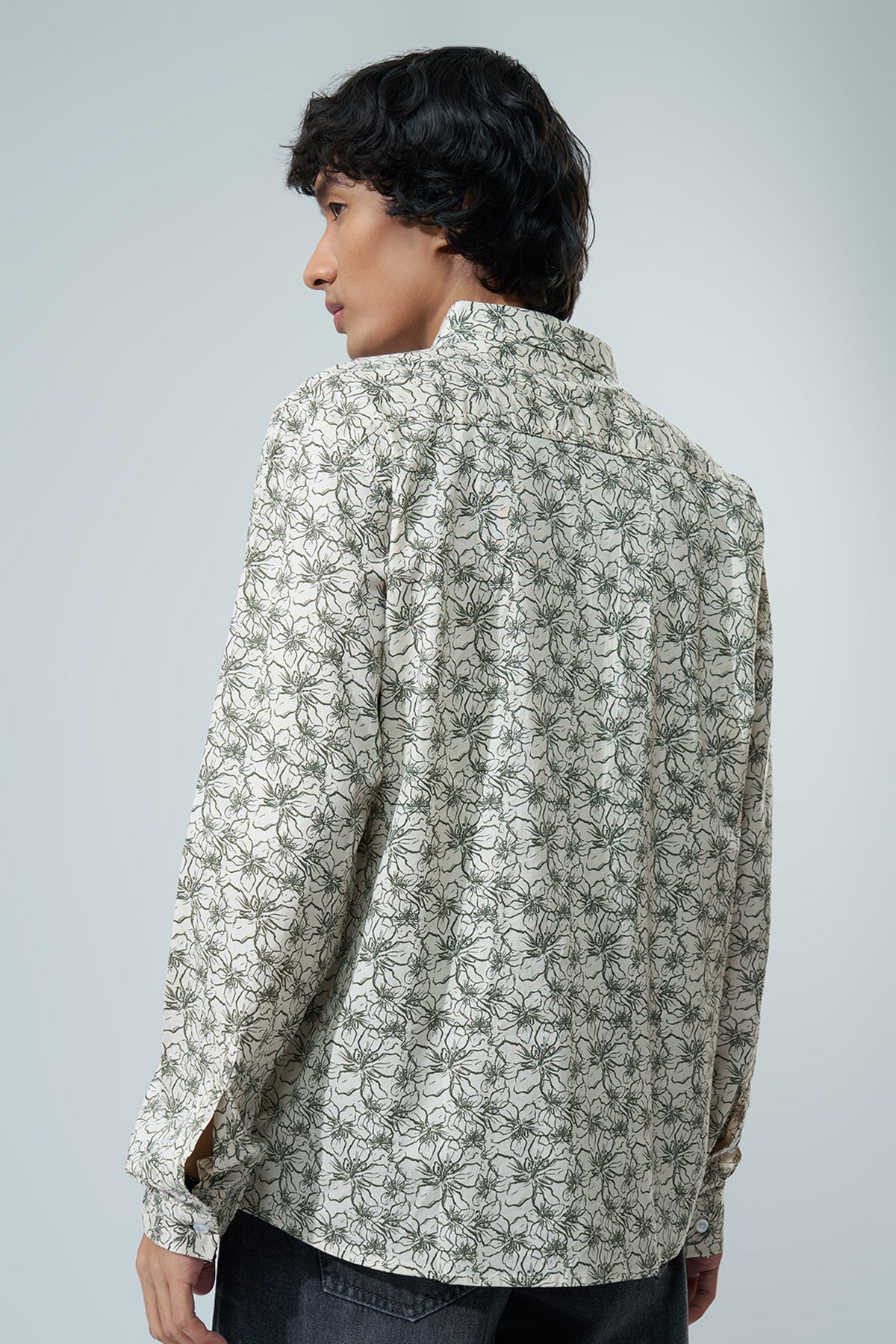 Off White Floral Printed Regular Fit Casual Shirt for Men - Image 5